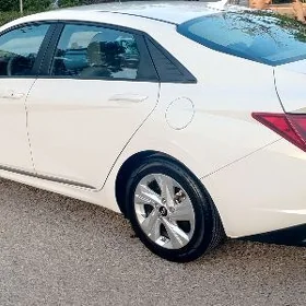 Hyundai Elantra 2022