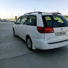 Toyota Sienna 2004