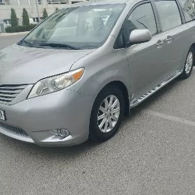 Toyota Sienna 2010