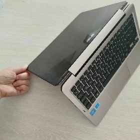 Asus kiçi laptop.Ekrany sensor