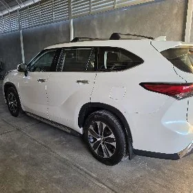 Toyota Highlander 2021