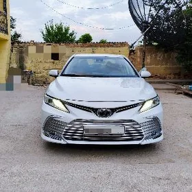 Toyota Camry 2021