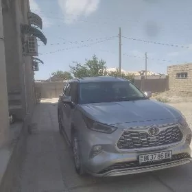 Toyota Highlander 2021