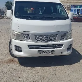 Nissan Urvan 2015