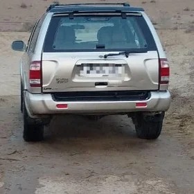 Nissan Pathfinder 2000