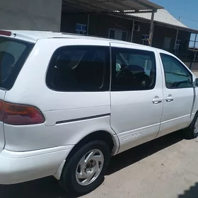 Toyota Sienna 1998
