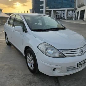 Nissan Tiida 2011