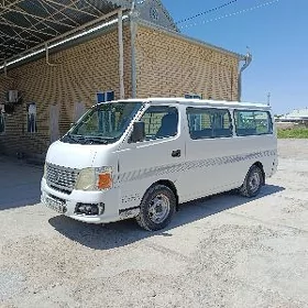 Nissan Urvan 2010