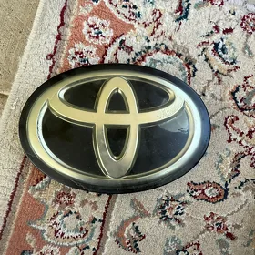 Toyota Cemry emblema