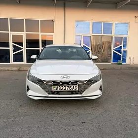 Hyundai Elantra 2022