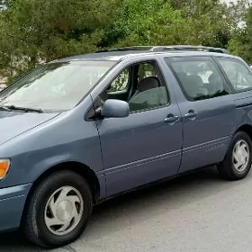 Toyota Sienna 2001