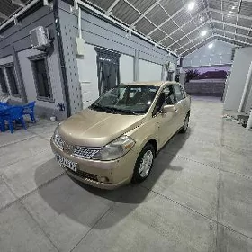 Nissan Tiida 2006