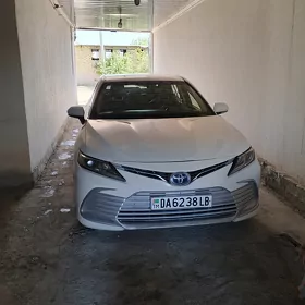 Toyota Camry Hybrid 2021
