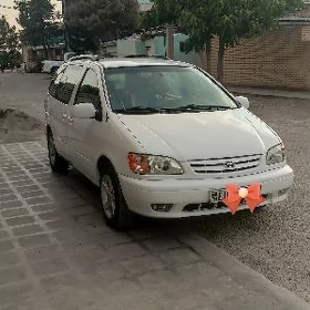 Toyota Sienna 2001