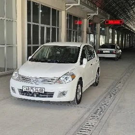 Nissan Versa 2011