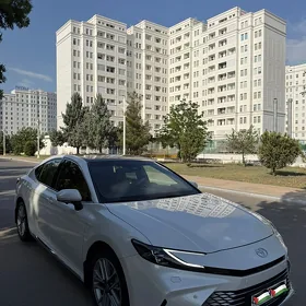 Toyota Camry 2025