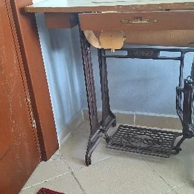 tikin maşinyň aýagy