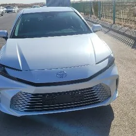 Toyota Camry 2025