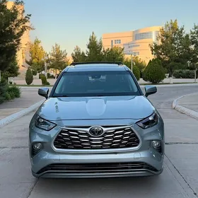 Toyota Highlander 2021