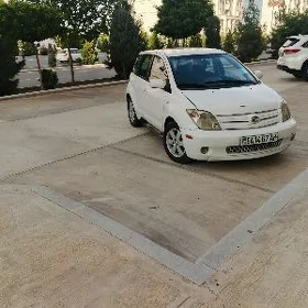 Toyota XA 2003