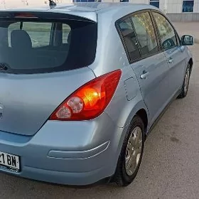Nissan Versa 2011