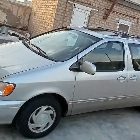 Toyota Sienna 2002
