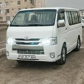 Toyota Hiace 2005