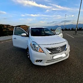 Nissan Versa 2012