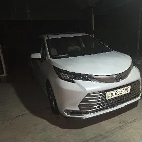 Toyota Sienna 2023