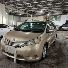 Toyota Sienna 2011