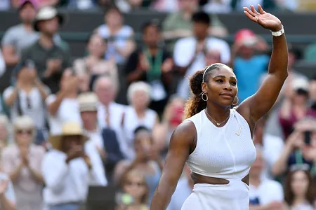 Serena Wilýams professional tennise dolanýar
