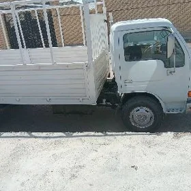 Nissan Canter 2003