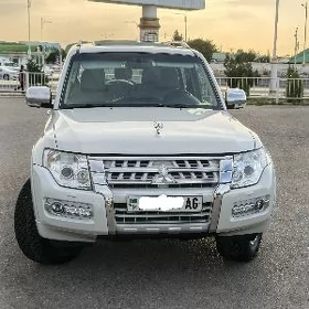 Mitsubishi Pajero 2015