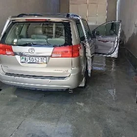 Toyota Sienna 2003