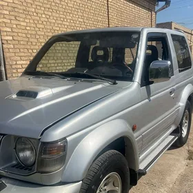 Mitsubishi Pajero 1995