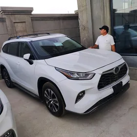 Toyota Highlander 2021