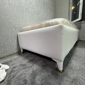 кровать