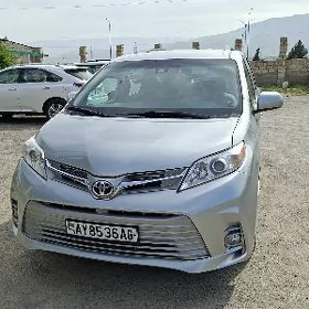 Toyota Sienna 2019
