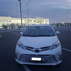 Toyota Sienna 2019