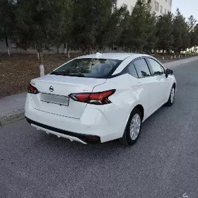 Nissan Versa 2020