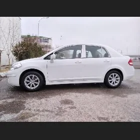 Nissan Tiida 2010