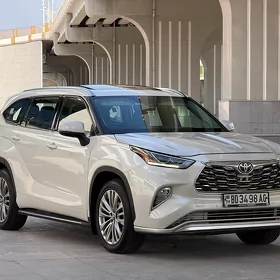Toyota Highlander 2021