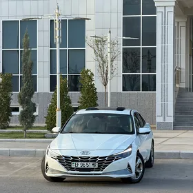 Hyundai Elantra 2022