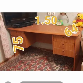 Письменный стол