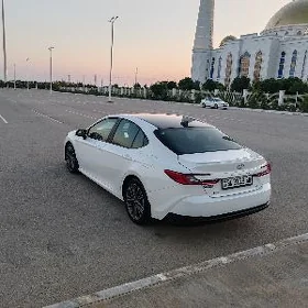 Toyota Camry Hybrid 2025