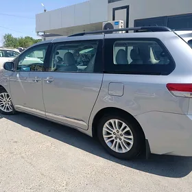 Toyota Sienna 2010