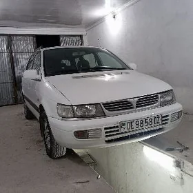 Mitsubishi Chariot 1996