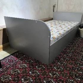 кровать