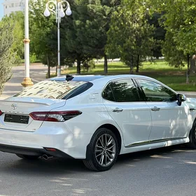 Toyota Camry 2019