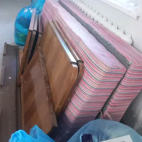 krowat. şkaf, aýna, garnitur,